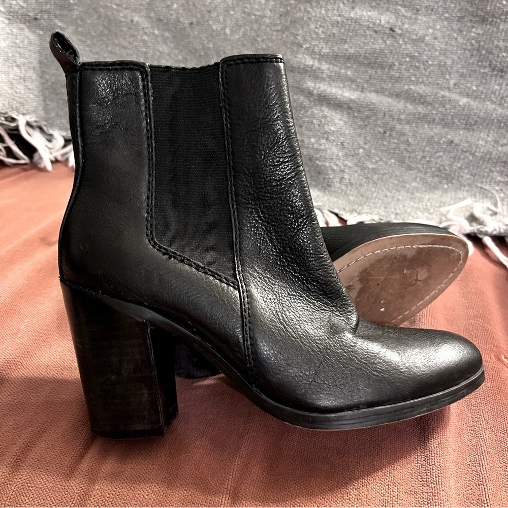 Seychelles Chelsea Boots - Black Leather 3” Heels - 6.5